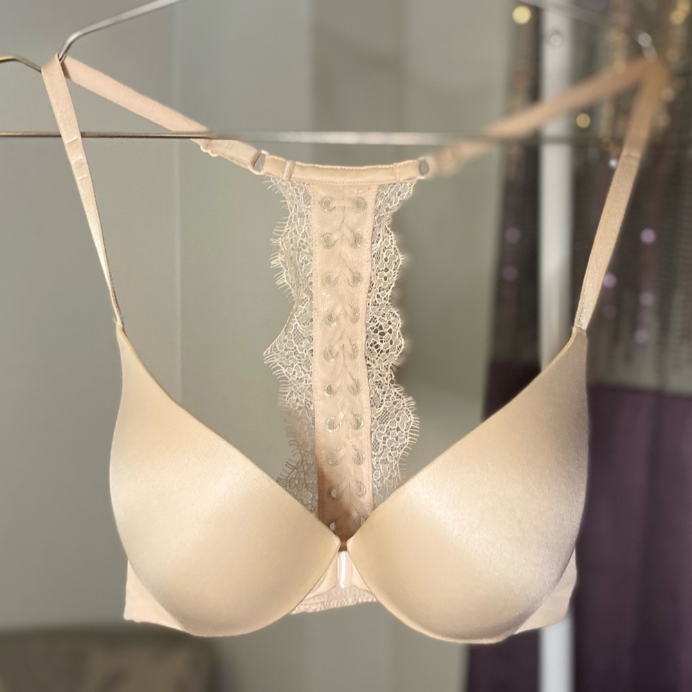 NWOT Victoria’s Secret Very Sexy “So Obsessed” Light Pink Lace-up Back Bra 32C